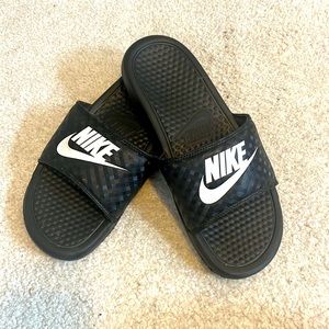 Nike slide. Size 8.